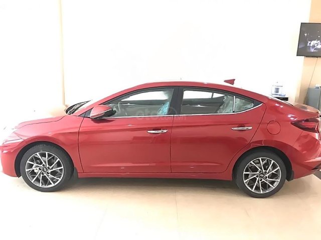 Cần bán Hyundai Elantra 2019, màu đỏ0