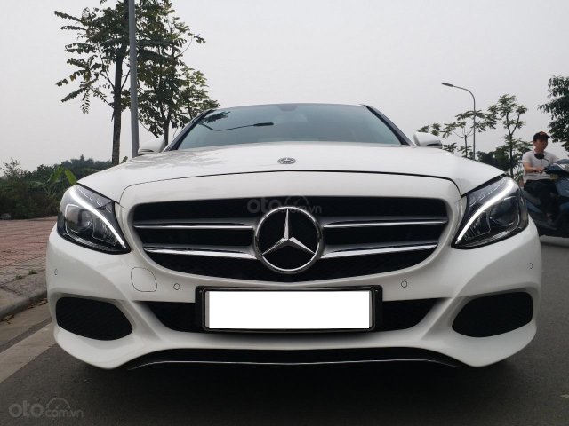 Mercesdes Benz C200 màu trắng/kem, sản xuất 2018, biển Hà Nội