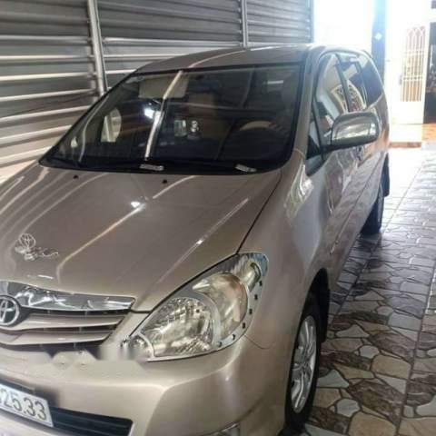 Cần bán lại xe Toyota Innova năm sản xuất 2010, số sàn