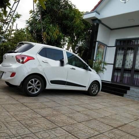 Bán xe Hyundai Grand i10 năm 2014, màu trắng, số tự động, 360tr