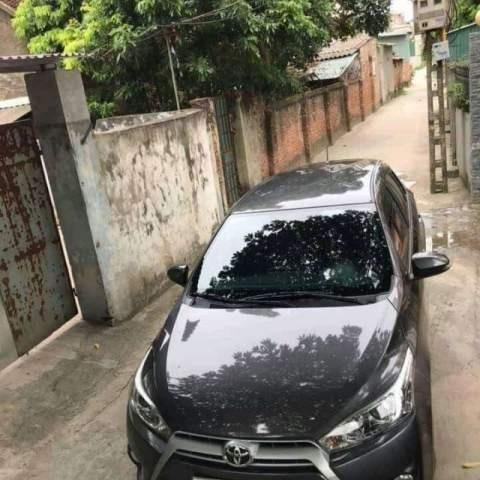 Cần bán lại Toyota Yaris sản xuất năm 2014, màu xám0