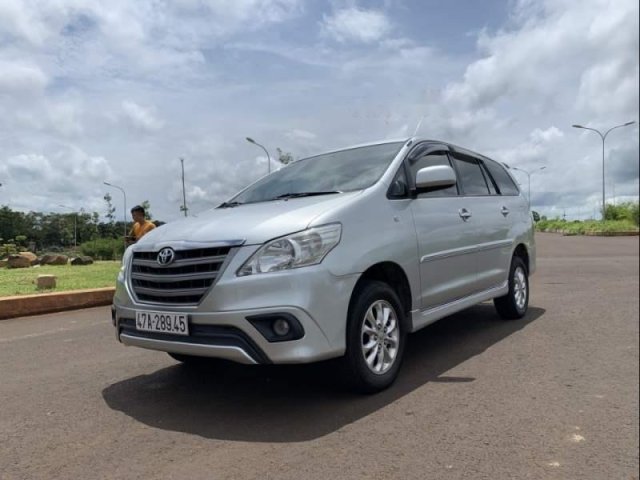 Bán Toyota Innova 2014, màu bạc  