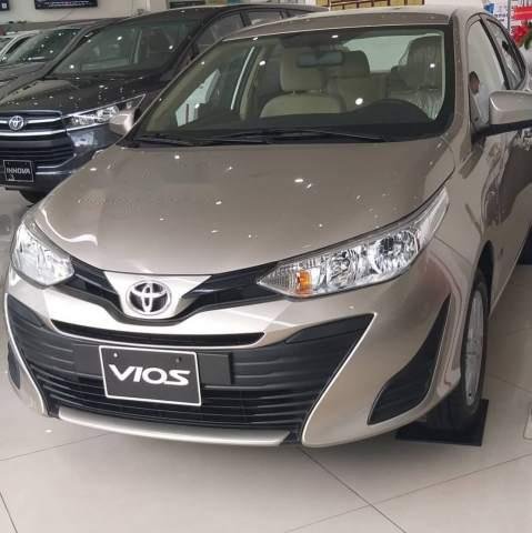 Bán Toyota Vios sản xuất 2019, màu vàng, 470tr0