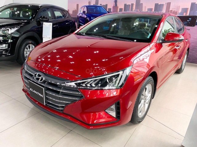 Bán Hyundai Elantra đời 2019, màu đỏ0