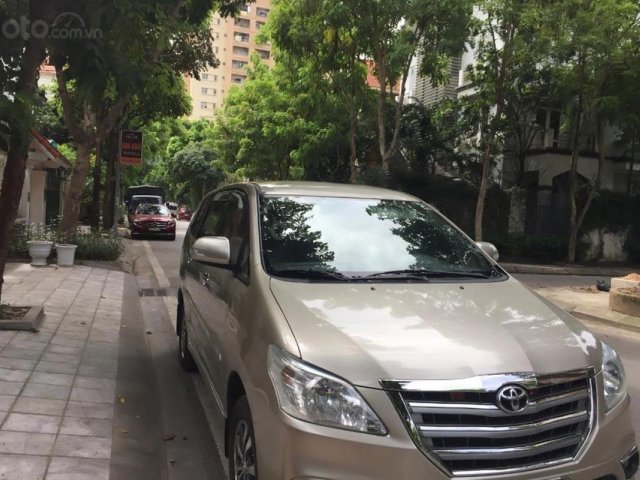 Bán xe Toyota Innova 2.0E đời 2014 chính chủ0