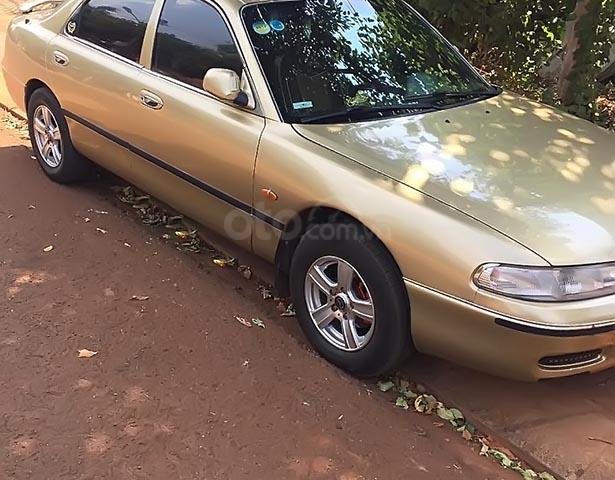 Cần bán lại xe Mazda 626 năm sản xuất 1996, màu vàng, nhập khẩu nguyên chiếc, giá tốt0