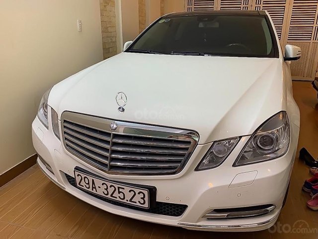 Bán Mercedes E300 đời 2011, màu trắng0