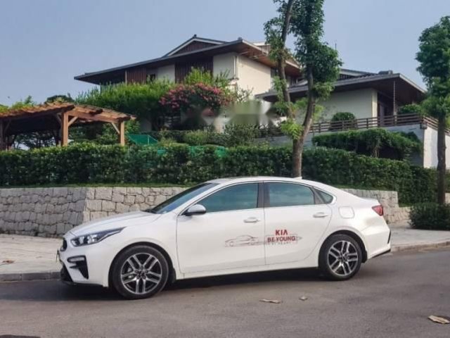 Cần bán xe Kia Cerato năm sản xuất 2019, màu trắng