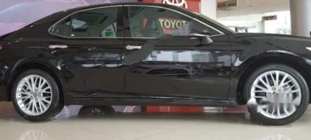 Bán Toyota Camry 2.5Q 2019, màu đen