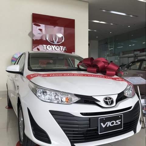 Cần bán Toyota Vios đời 2019, màu trắng, 490tr0