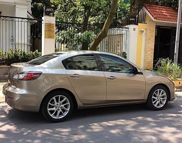 Có việc cần bán Mazda 3S 2014, màu ghi vàng0