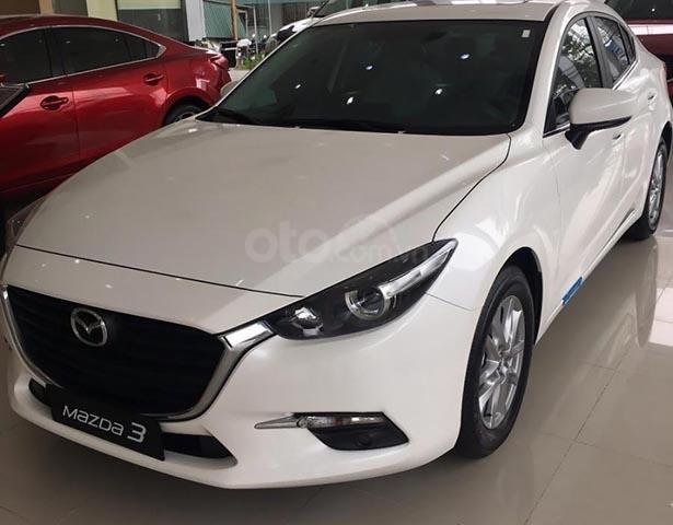 Bán xe Mazda 3 năm sản xuất 2019, màu trắng, giá 648tr