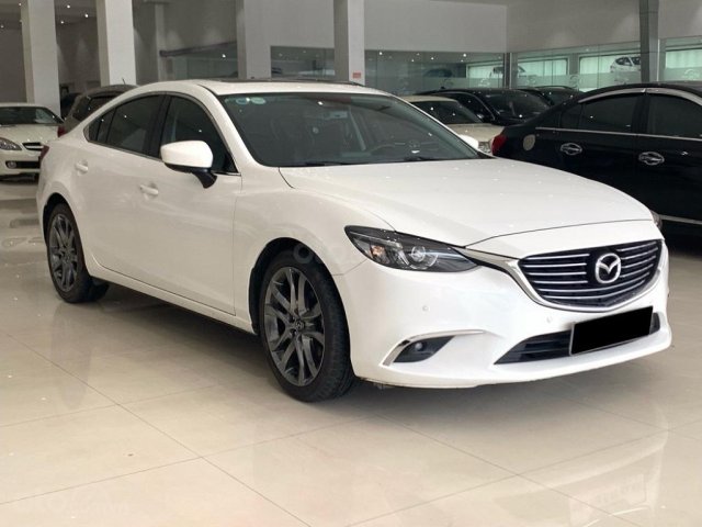 Cần bán xe Mazda 6 2.0 Premium 2018, màu trắng, giá 850tr0