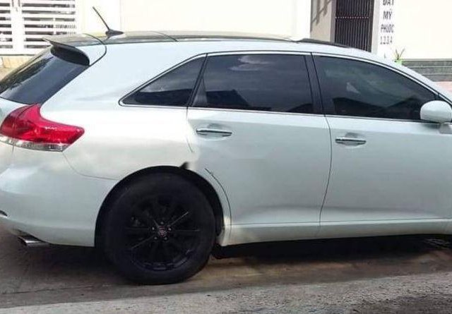 Cần bán lại xe Toyota Venza 2.7L năm sản xuất 2009, màu trắng, xe rất đẹp