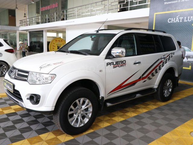 Cần bán xe Mitsubishi Pajero Sport 2.5MT sản xuất 2016, màu trắng, giá tốt0