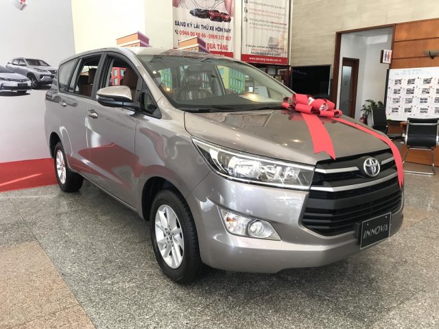 Mua xe 7 chỗ với giá cực số, Toyota Innova 2.0G năm 2019, màu xám, số tự động