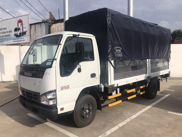 Bán xe Isuzu 1T9 - 2T4, màu trắng, giá tốt