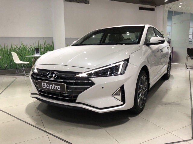 Bán Hyundai Elantra bản Sport - Tặng kèm gói phụ kiện 35tr0