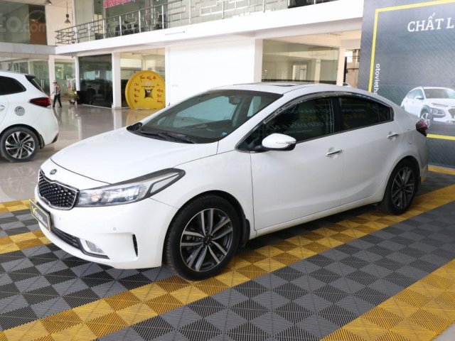 Bán ô tô Kia Cerato 1.6AT đời 2017, màu trắng, giá 556tr