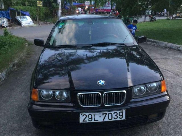 Bán xe BMW 320i đời 1999, màu đen