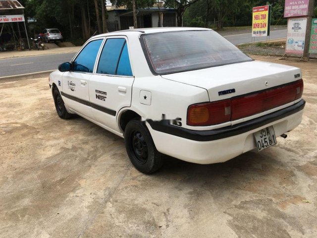 Cần bán xe Mazda 323 đời 1995, màu trắng, giá tốt0