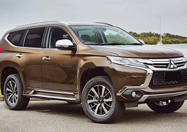 Bán Mitsubishi Pajero Sport 4x2 AT 2018, màu trắng, xe nhập0