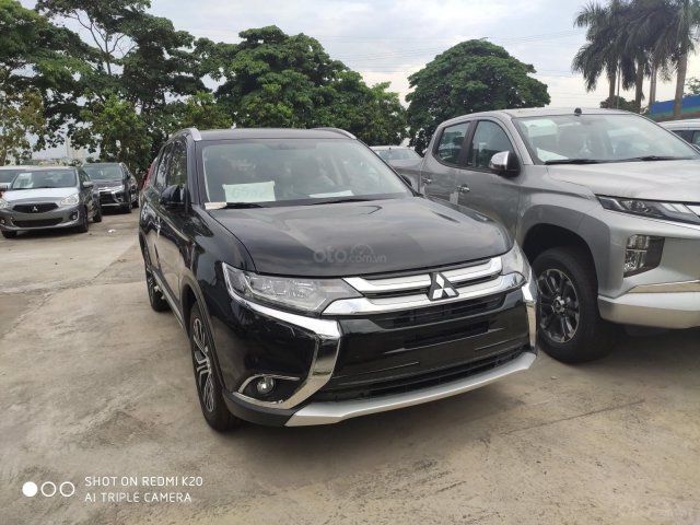 Bán xe Mitsubishi Outlander tặng ghế da, giá tốt0