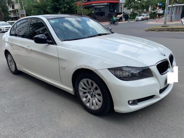 Cần bán lại xe BMW 3 Series 320i sản xuất năm 2009, màu trắng, đăng ký 2010, biển số thành phố0