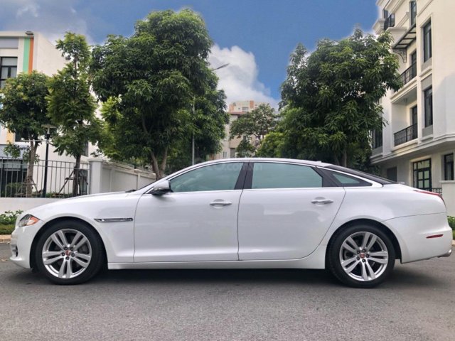 Bán xe Jaguar XJL 3.0 Superchage model 2014. Xe đi cực ít, 27000km, pháp lý chuẩn chỉ0