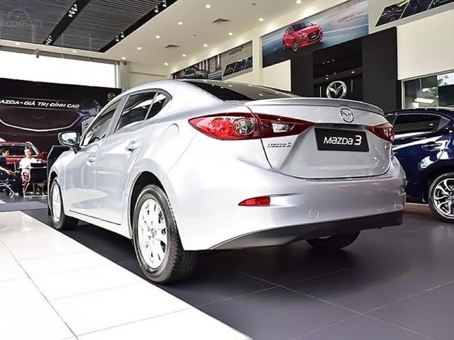 Cần bán Mazda 3 Facelift đời 2019, màu bạc, giá 649tr0