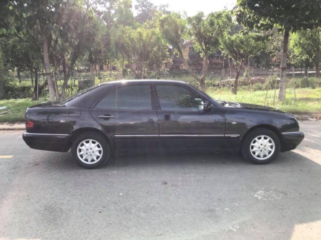 Bán Mercedes E230 1996, màu đen 0