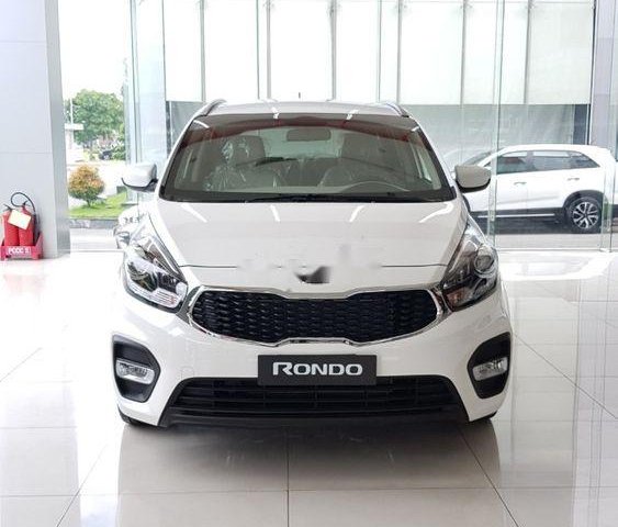 Bán Kia Rondo năm sản xuất 2019, màu trắng, mới 100%