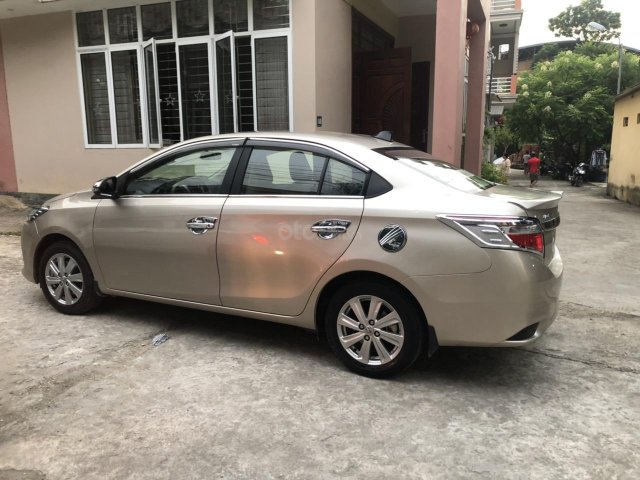 Cần bán gấp Toyota Vios sản xuất 2015 số sàn