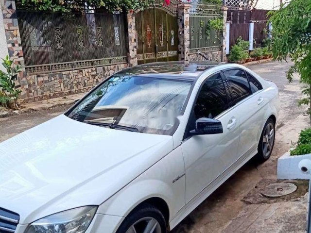 Bán xe Mercedes C63 đời 2010, màu trắng, nhập khẩu nguyên chiếc, xe còn nguyên rin mới 95%0