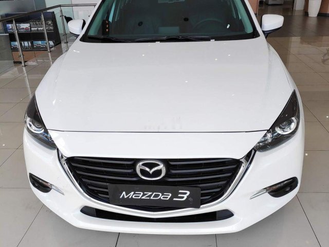 Cần bán xe Mazda 3 đời 2019, màu trắng, mới 100%0