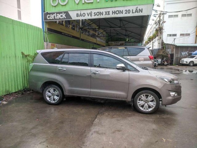 Bán Innova 2.0 V màu bạc 7 chỗ, đăng ký 2017, xe đang sử dụng ở TPHCM