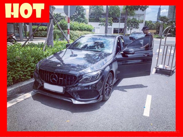 Bán xe Mercedes C300 AMG đen như mới chính hãng 2018, trả trước 700 triệu nhận xe0