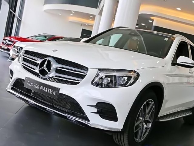 Bán Mercedes GLC 300 4MATIC sản xuất 2019, màu trắng