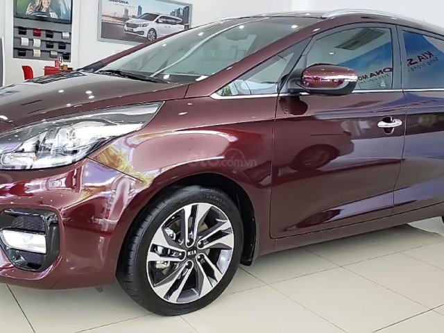 Cần bán xe Kia Rondo đời 2019, màu đỏ0