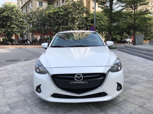 Cần bán xe Mazda 2 sedan sản xuất 2015, màu trắng, xe nhập0