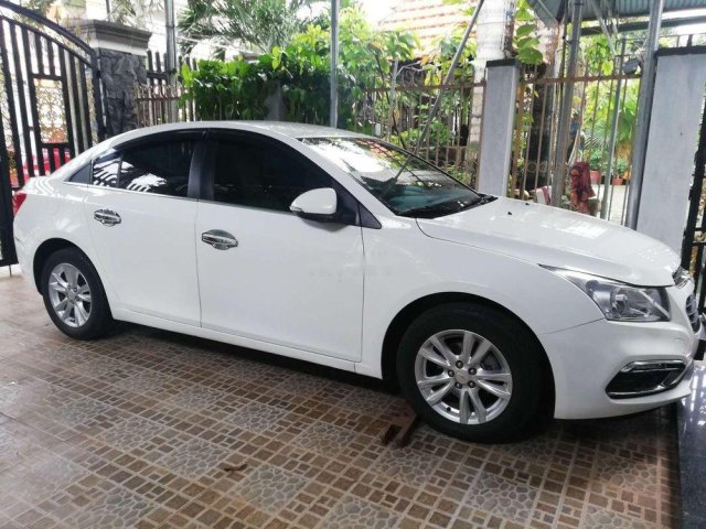 Cần bán xe Chevrolet Cruze năm 2016, màu trắng, nhập khẩu