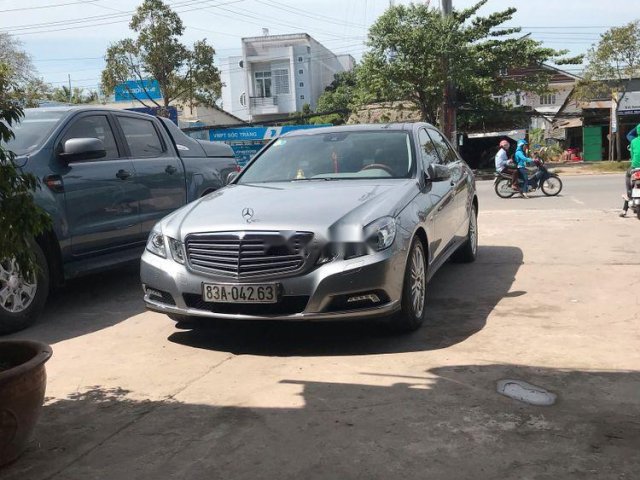 Cần bán xe Mercedes E300 năm 2010, màu bạc, nhập khẩu nguyên chiếc, 795tr0