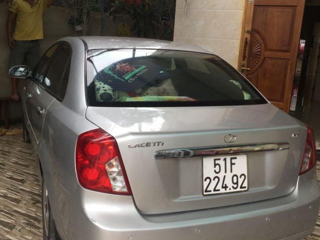 Bán xe Daewoo Lacetti đời 2011, màu bạc, 4.5lít/100 km0