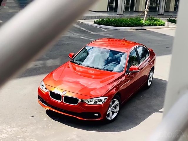 Bán xe BMW 3 Series 320i đời 2019, màu đỏ, nhập khẩu