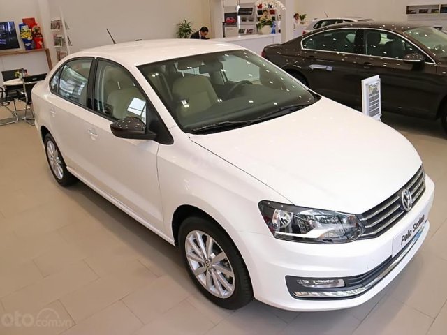 Bán Volkswagen Polo đời 2017, màu trắng, nhập khẩu  0