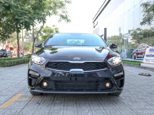 Bán xe Kia Cerato Standard MT năm sản xuất 2019, màu đen, chỉ 190tr nhận xe ngay