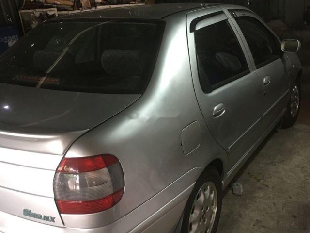 Cần bán lại xe Fiat Siena đời 2003, màu bạc, xe đẹp0