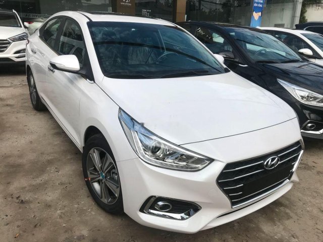 Cần bán Hyundai Accent AT đời 2019, màu trắng, có sẵn giao ngay