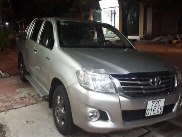 Bán Toyota Hilux đời 2012, nhập khẩu, gia đình đi rất kĩ