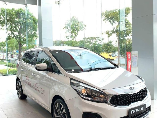 Bán Kia Rondo năm 2019, màu trắng, giao ngay0